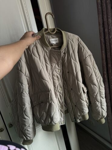 длинное трикотажное платье с капюшоном: Женская верхняя одежда и худи — подборка в нейтральных оттенках. 1)