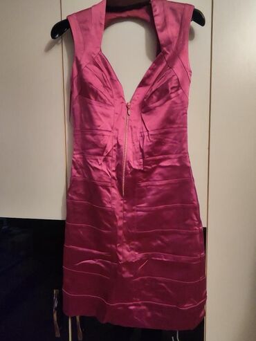 Kombinezonlar: - Qara kombinezon: S/M razmer (M olsa da uyğun). Ön hissədə iki cüt — 17