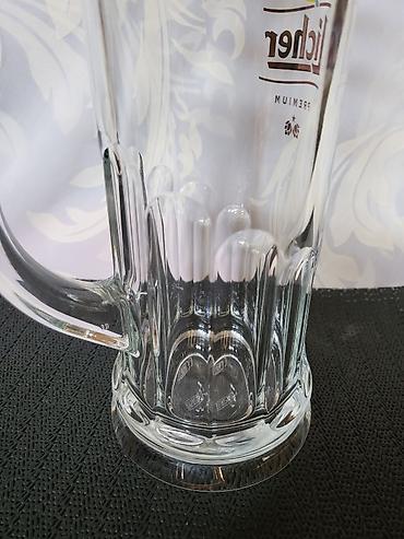 Čaše: Krigla nova Licher premuim Wiesn rastalova. Nova krigla sve na njoj — 11