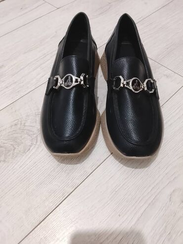 шлепанцы мужские: Набор мужской обуви, 3 пары, черный цвет. 1) Лоферы с декоративной