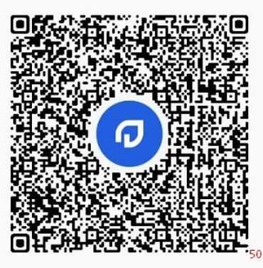 где можно сдать одежду за деньги: QR-код в черном цвете на белом фоне. В центре QR-кода расположен синий