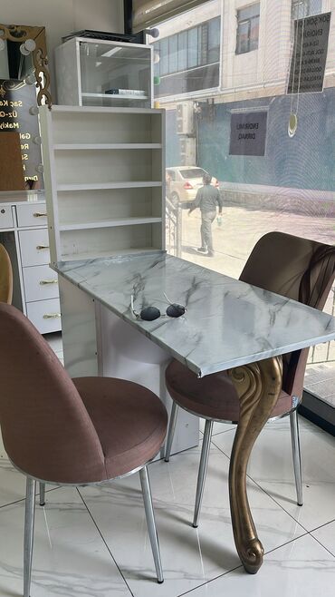Salon masaları: İşlənmiş, Manikür üçün masa, Güzgüsüz
