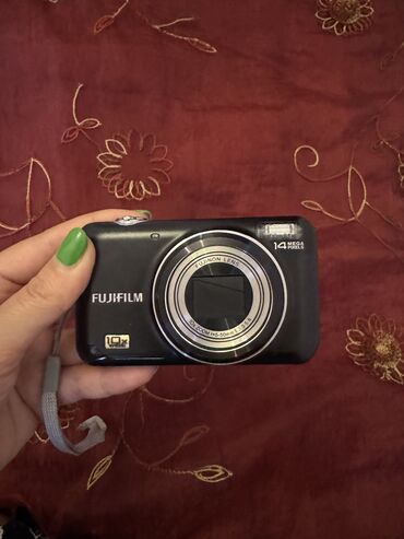 Fotokameralar: Fujifilm fotoaparat, super işləyir. Yenisini alacağım üçün satıram