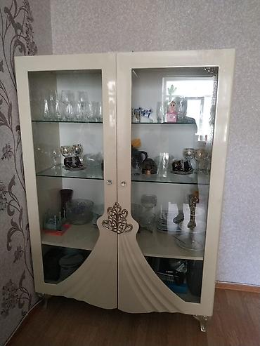 Dolab vitrinləri: Şüşəli vitrin şkaf - Material: MDF karkas, ön tərəfdə iki ədəd geniş — 1