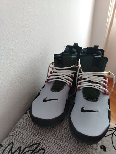 metro obuca sa nedostacima: Patike, Nike, veličina - 45