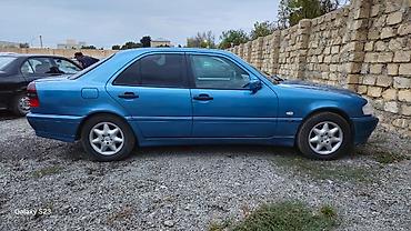 yol nisani: Mercedes-Benz C-Class sedan (W202) - Kuzov: 4 qapılı sedan, mavi rəng — 4