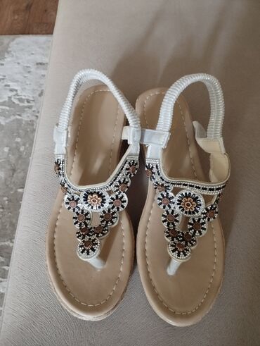 зимняя обувь лора пиано: Продаю босоножки новые,купила на temu,не подошел размер Идут на