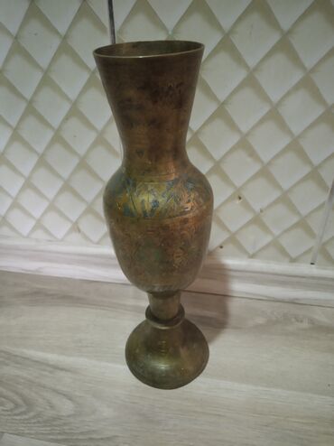 qizil boyunbagilar: Антикварные вазы