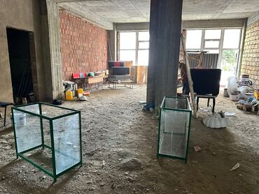 Mağazalar: Kommersiya sahəsi – vitrinli mağaza/iş otağı 50 kv m =80000 azn 60 kv — 8