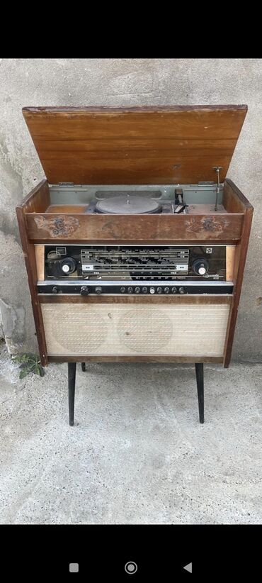 Minidisk və disk pleyerlər: Senetde bele qeyd olunub antikvar 200 illik radio Retro