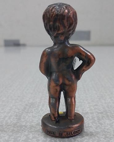 suviner pullar: Brüssel suveni̇ri antikvar – Manneken Pis fiqurlu şüşəaçan (burma — 9