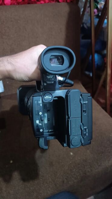 Videokameralar: Sony NXCAM HXR-NX5U/5 (seriya) peşəkar videokamera Xüsusiyyətlər: - G — 3
