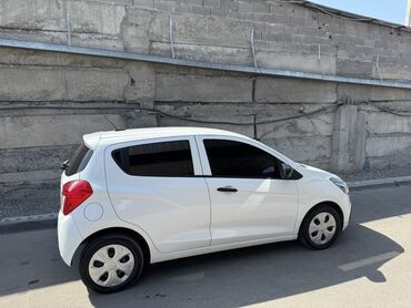 домкрат для машины цена: Chevrolet Spark: 2017 г., 1 л, Автомат, Бензин, Хетчбек