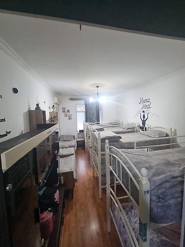 1 otaql: Hostel 1 neferin qalmasi 10 azn.ayliq qalanlara endirim olacaq.elave — 6
