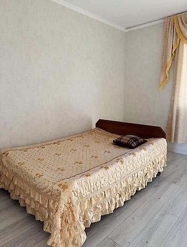 Продажа коттеджей и домов: Г. Чолпон- Ата в центре 2-этажный кирпичный дом 6-соток Дом 5ком — 5