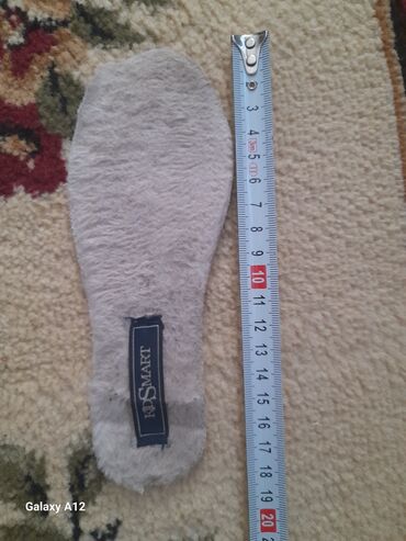 Детская обувь: 29 размер,18.5см размер стельки
состояние отличное — 7