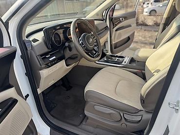 Kia: Kia Carnival: 2020 г., Минивэн — 10