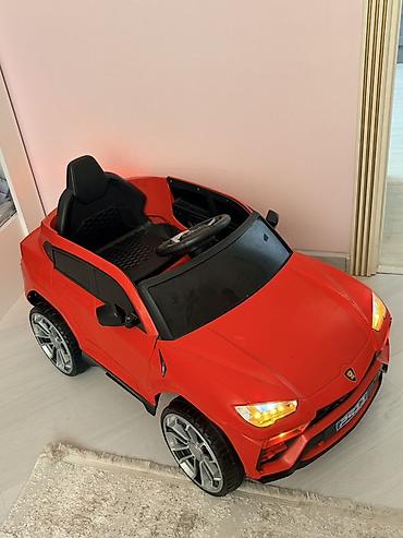 kiçik maşınlar: Uşaq üçün elektrikli miniatür maşın – qırmızı rəngdə sport/SUV — 3