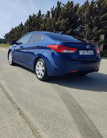 spoiler elantra 2017: Hyundai Elantra sedan (MD/5-ci nəsil), göy rəng. - Kuzov: 4 qapılı — 6