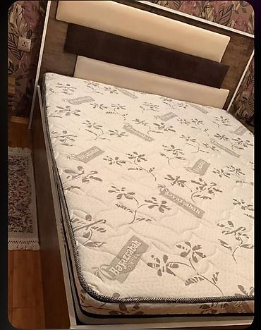 Taxt ortopedik matras daxıl 300 AZN satılır. matrasi 700alinib,taxt