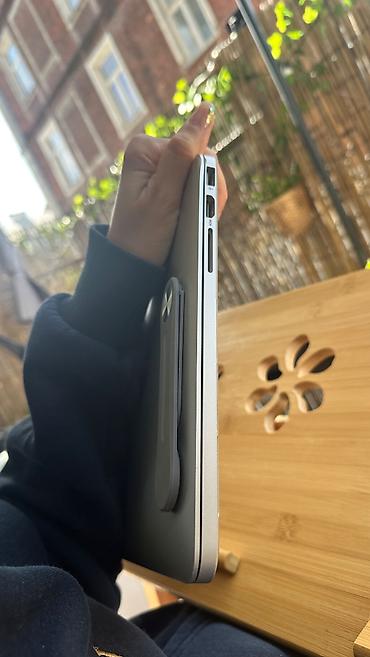 Apple MacBook: Apple MacBook Pro 2015 — 13”, 256GB Qiymət: 600 AZN Apple MacBook — 3