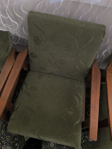 деревянный диван: Цвет - Зеленый, Б/у