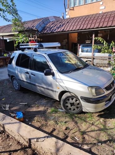 Toyota: Toyota Raum: 2002 г., 1.5 л, Автомат, Бензин, Хэтчбэк