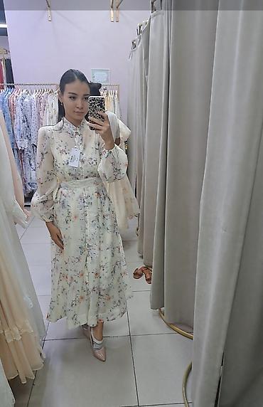 Личные вещи: Шикарное нежное платье 💐 Одела всего один раз 🩵🥰 Покупала в магазине — 1
