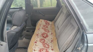 Volkswagen: Volkswagen Passat: 1988 г., 1.8 л, Механика, Бензин, Седан