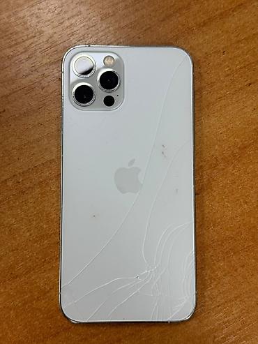 ipon: IPhone 12 Pro, модель Цвет — светлый. На задней панели присутствуют — 2