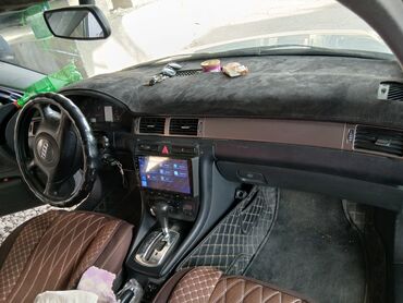 талас ауди: Автомобиль Audi A6 серебристого цвета, представленный в кузове седан
