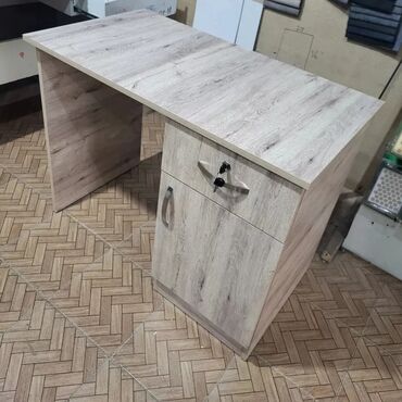 Ofis dəst mebeli: Yazi masasi 2 neferlik 40 azn Yazi masasi tek neferlik 30 azn. tek — 13