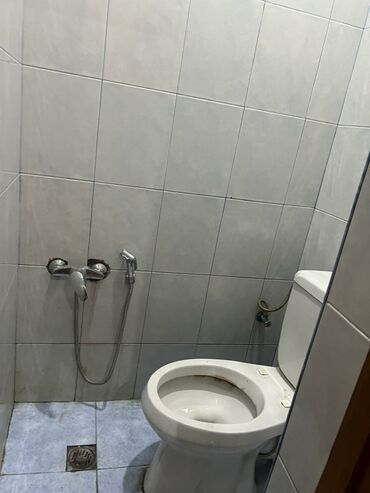 Uzunmüddətli kirayə mənzillər: Kirayə verilən mebel ilə təchiz olunmuş mənzil - Plan: geniş zal və 2 — 27