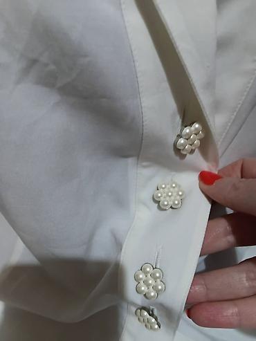 Bluze: Ženska košulja/bluza Dorette – bela - Model: kratki rukavi, rever — 9