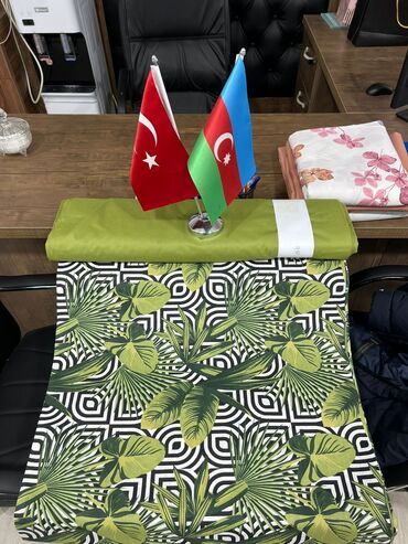 şaxta baba paltarı: Məhsul: Dekorativ parça rulo Təsvir: - Tropik yarpaq naxışlı və