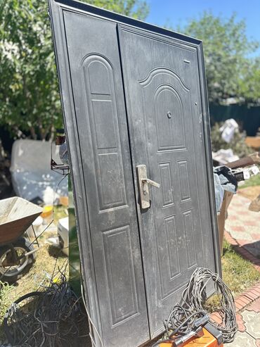 купить бу кровать с матрасом: Двери в частный дом, Металл, Double leaf of doors, цвет - Черный, Б/у