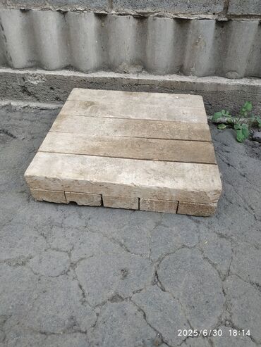 большой чупа чупс: Продаю поддон 6 шт. высота-10 ширина-49 на 49 всё за 600