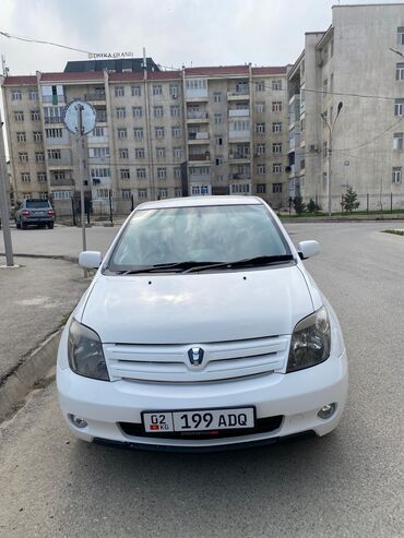 Toyota ist: 2004 г., 1.5 л, Автомат, Бензин, Хэтчбэк