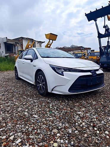 Toyota Corolla: 2023 г., 1.8 л, Вариатор, Гибрид, Седан