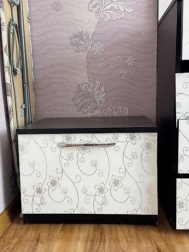 Продаю 2 тумбочки 🛋️
Цена за 1 шт — 700 сом.
За обе — 1400 сом at lalafo.kg Продаю 2 тумбочки 🛋️
Цена за 1 шт — 700 сом.
За обе — 1400 сом
