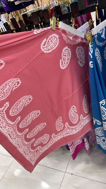 Baş geyimləri: Kelagâyi 100 % silk.olcusü 140/140 eni üzunu.ýenidir,qutu elavə 5 — 4