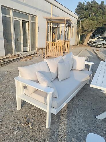 hacioglu mebel fabriki: Açıq hava üçün ağ rəngli taxta mebel dəsti Tərkib: - 1 ədəd geniş — 5