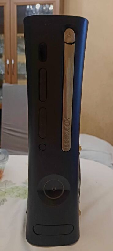 xbox 360 pult: Xbox 360 120gb yaxshi veziyyetdedir,ishleyir,2pult var