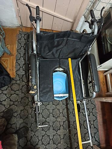 Инвалидные коляски: Продаю бу 1 деская 1 взрослая коляска и есть ещё ходунки одни не — 10