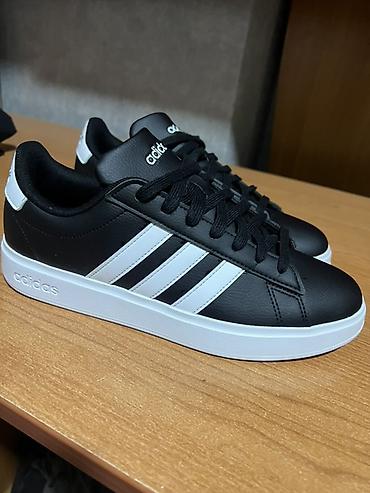 dunk low: Кеды adidas в классическом черно-белом дизайне. Универсальная низкая — 2