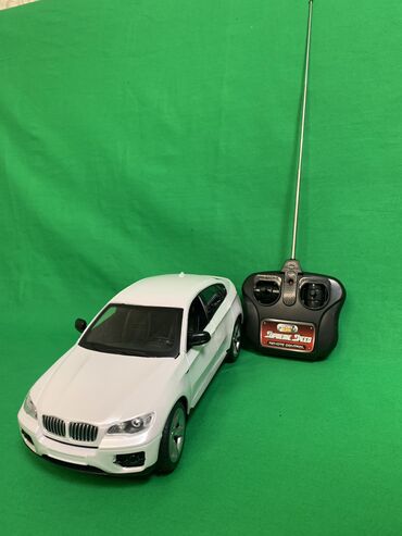 Игрушки: Пультовой Машинка BMW X6 на пульт управления. В комплекте