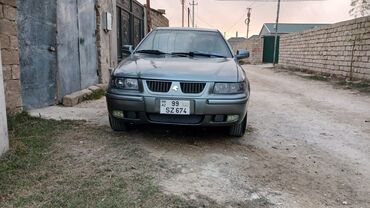 Iran Khodro: Samand sedan – benzinli, ön ötürücülü. Gümüşü rəng.nömrə nişanı — 9