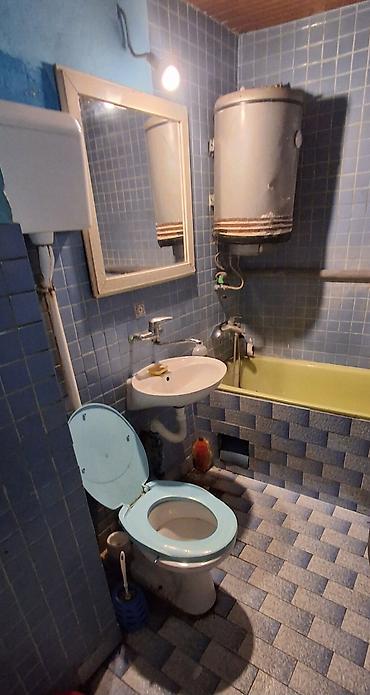 novi sad stanovi za izdavanje: Iznajmljujem 2 Magacina manja ili kao 1 Veci 70m2.do 135m2. Zemun. Za — 9