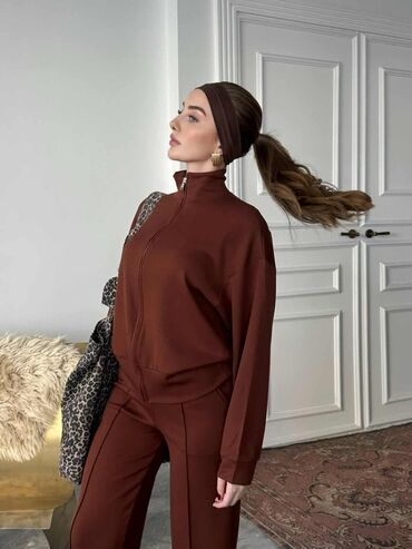 Gornji i donji deo: Komplet trenerka S M L XL 2XL Cena 3300 din — 2