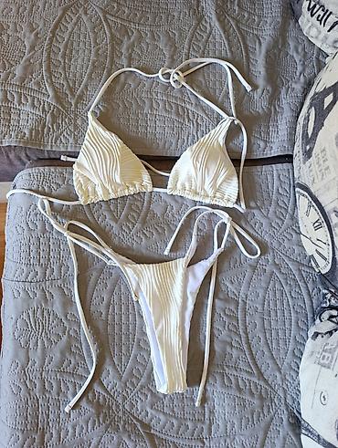 Bikini kupaći kostim – beli, dvodelni, teksturirani - Gornji deo — 1